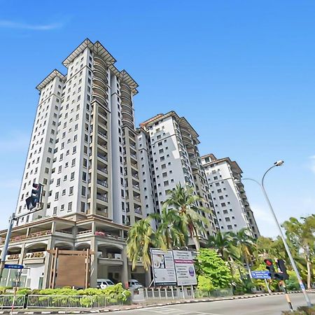 1 Bedroom Apartment, Melaka Cbd Town Center- Hosted By Private Locals Resident, Balcony With City Skyline View Or Seaview, Opposite Malls, Tv Box, 5 Minutes To Jonker Street, Malacca Kültér fotó